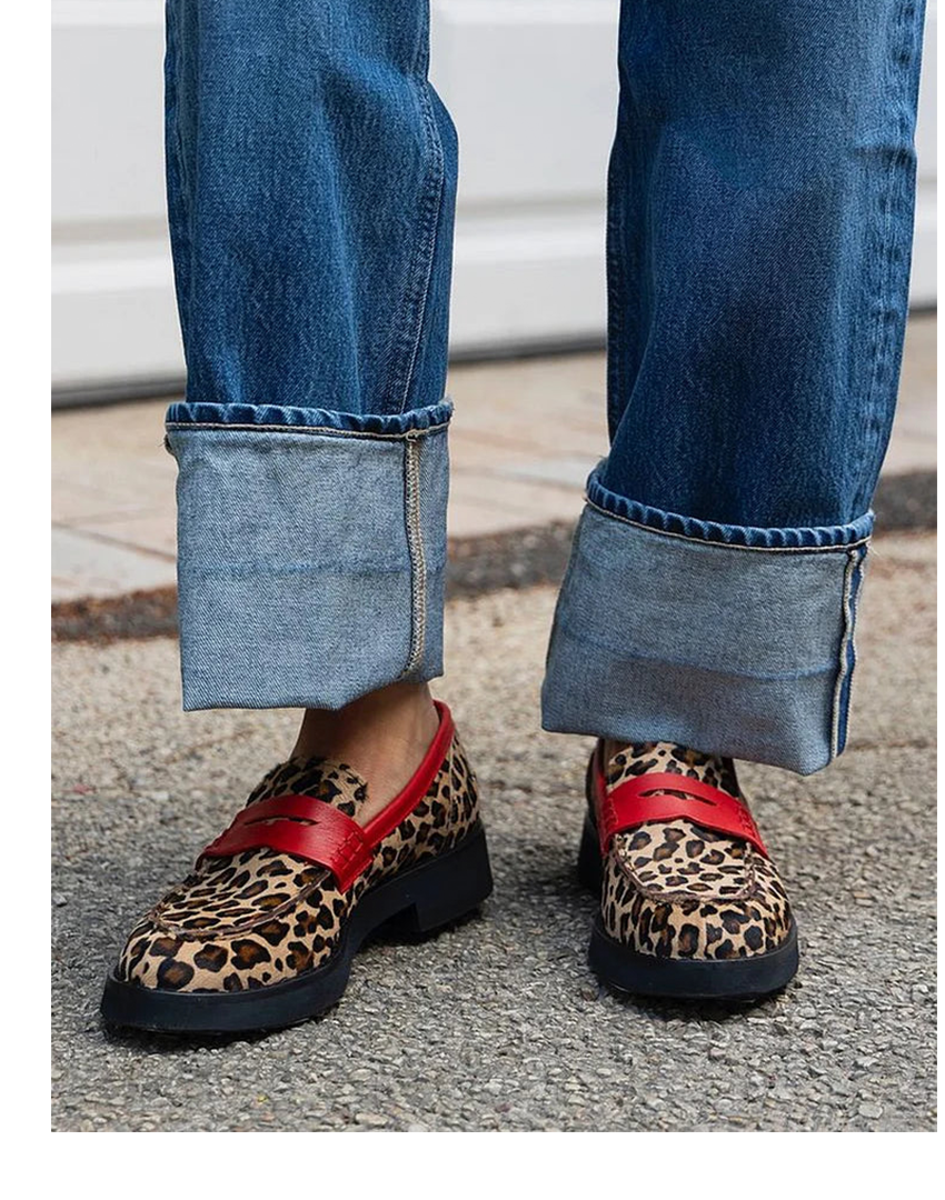 Mocasines con Estampado Leopardo y Detalles Rojos