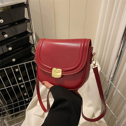 Bolso con botón dorado