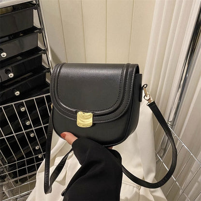 Bolso con botón dorado