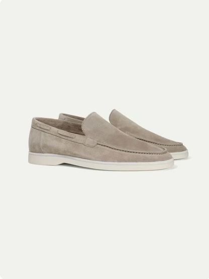 Mocasín de ante gris claro