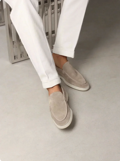 Mocasín de ante gris claro
