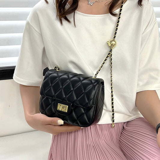 Bolso con cadena dorada