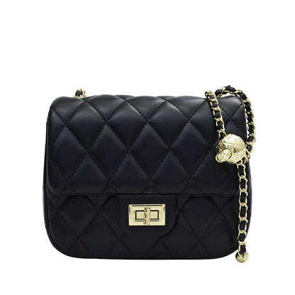 Bolso con cadena dorada