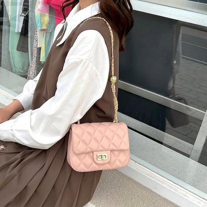 Bolso con cadena dorada