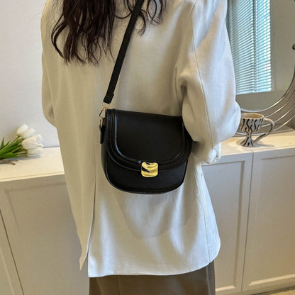 Bolso con botón dorado