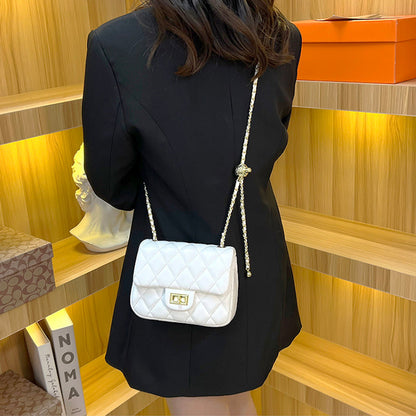 Bolso con cadena dorada