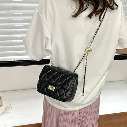 Bolso con cadena dorada