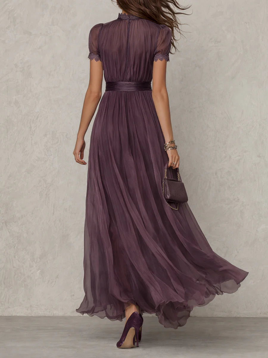 Flavia™ | Vestido largo morado con escote en gota y borde de encaje de chifón
