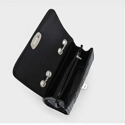 Bolso acolchado con cadena