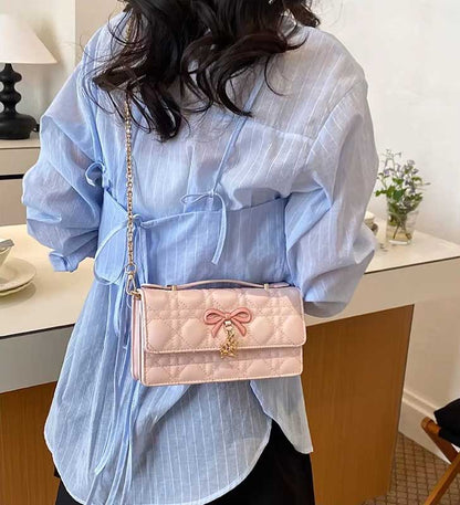 Bolso acolchado con lazo