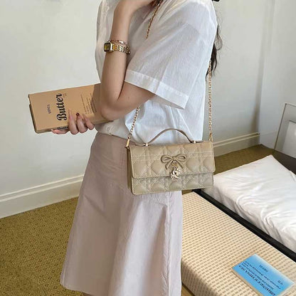 Bolso acolchado con lazo