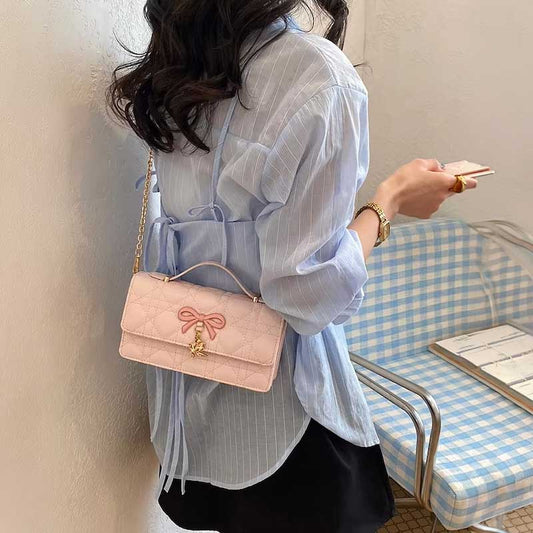 Bolso acolchado con lazo